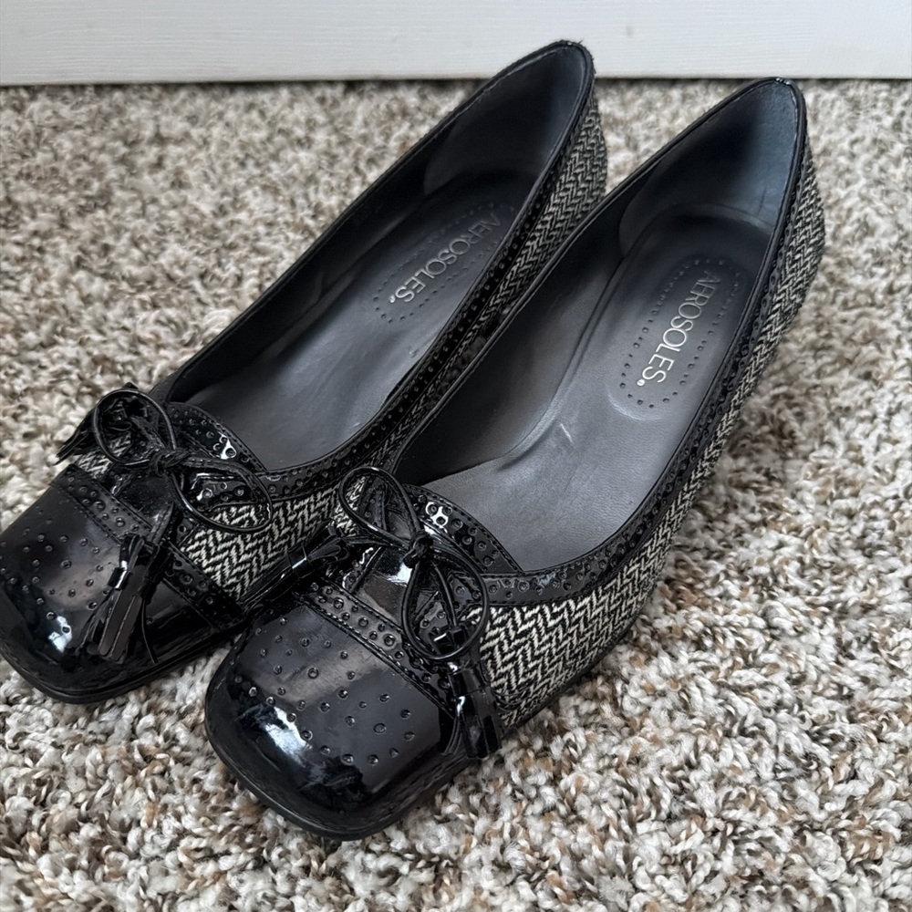 AEROSOLES Black and Gray Patterned Flats